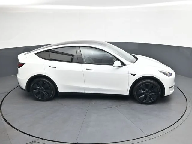 Used 2025  Tesla Long Range image 21