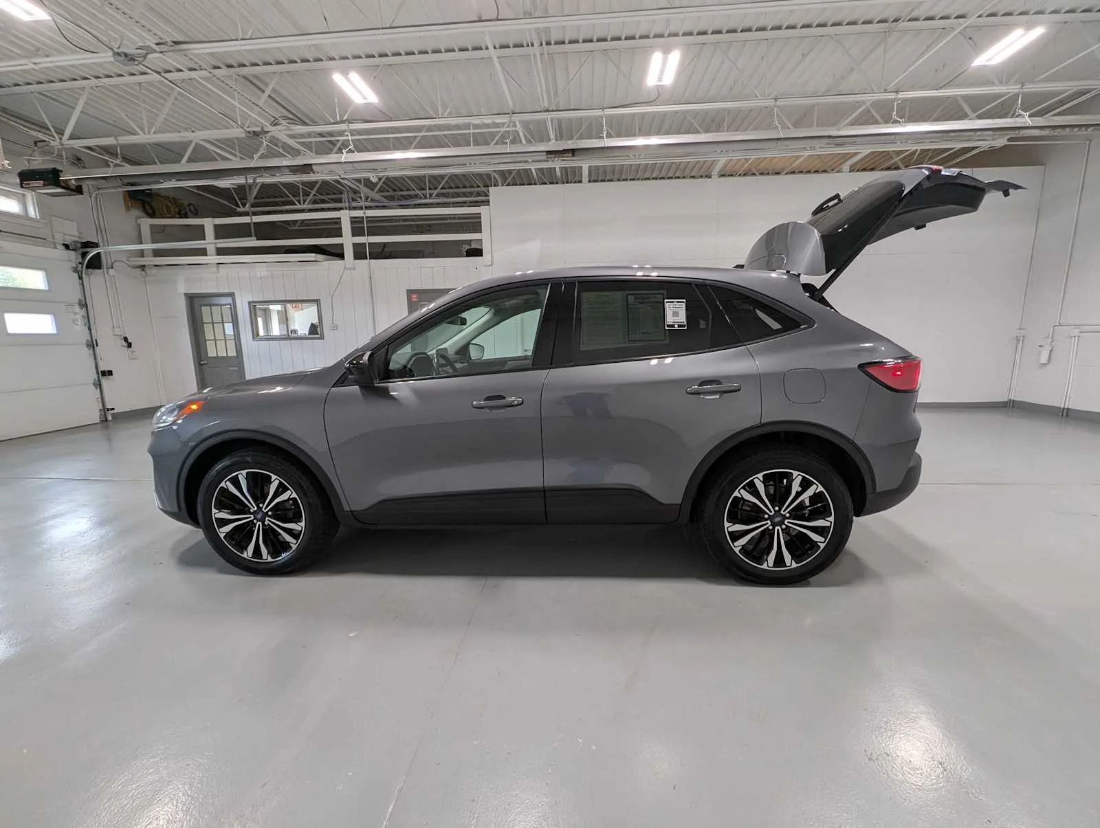 Used 2022 Carbonized Gray Metallic Ford SE image 12