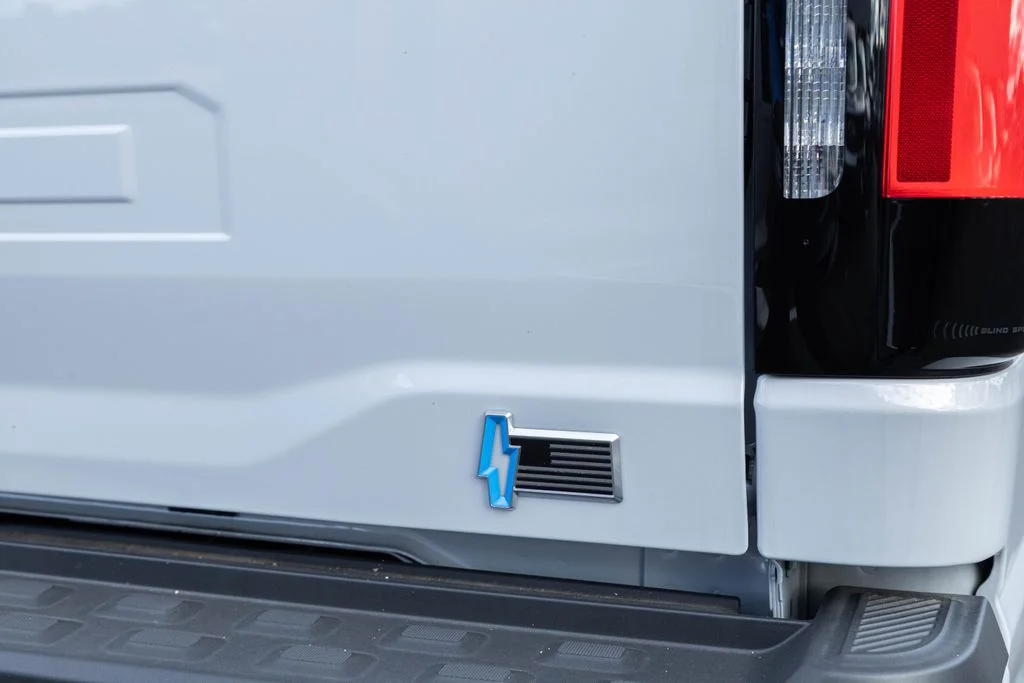 2025 Ford F-150 Lightning Flash - Photo 22