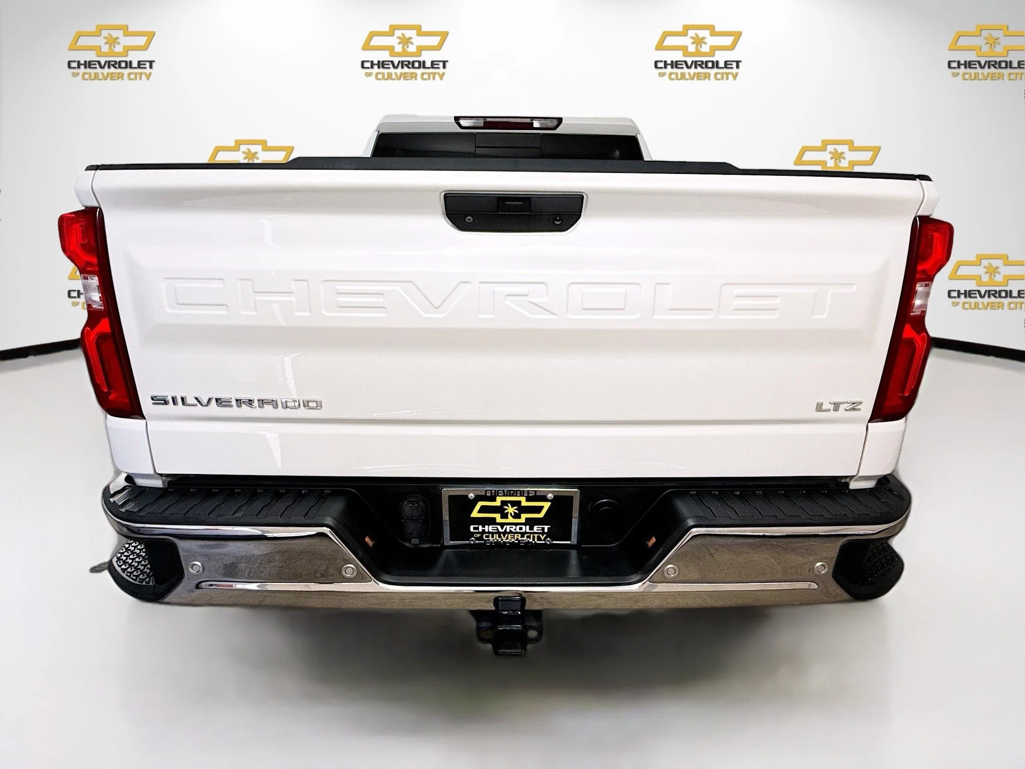 Used 2022 Iridescent Pearl Tricoat Chevrolet LTZ image 7