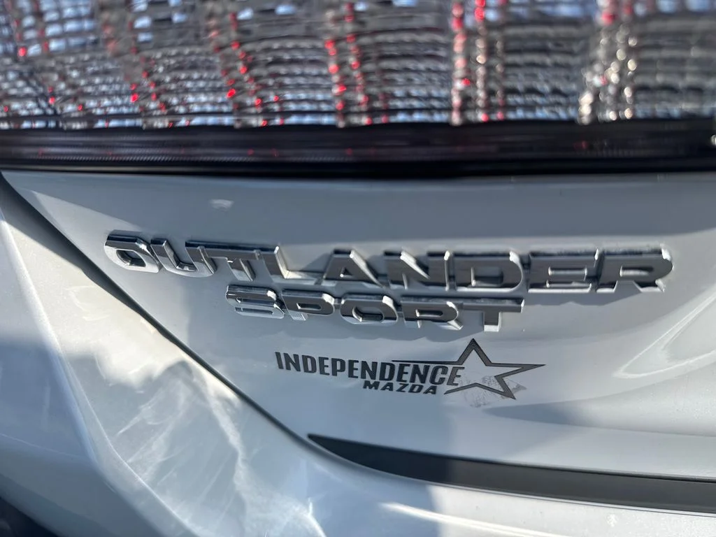 Used 2024 White Diamond Mitsubishi 2.0 SE image 30