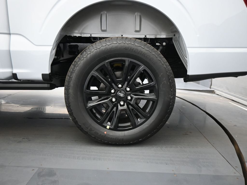 New 2025 Space White Metallic Ford Platinum image 25