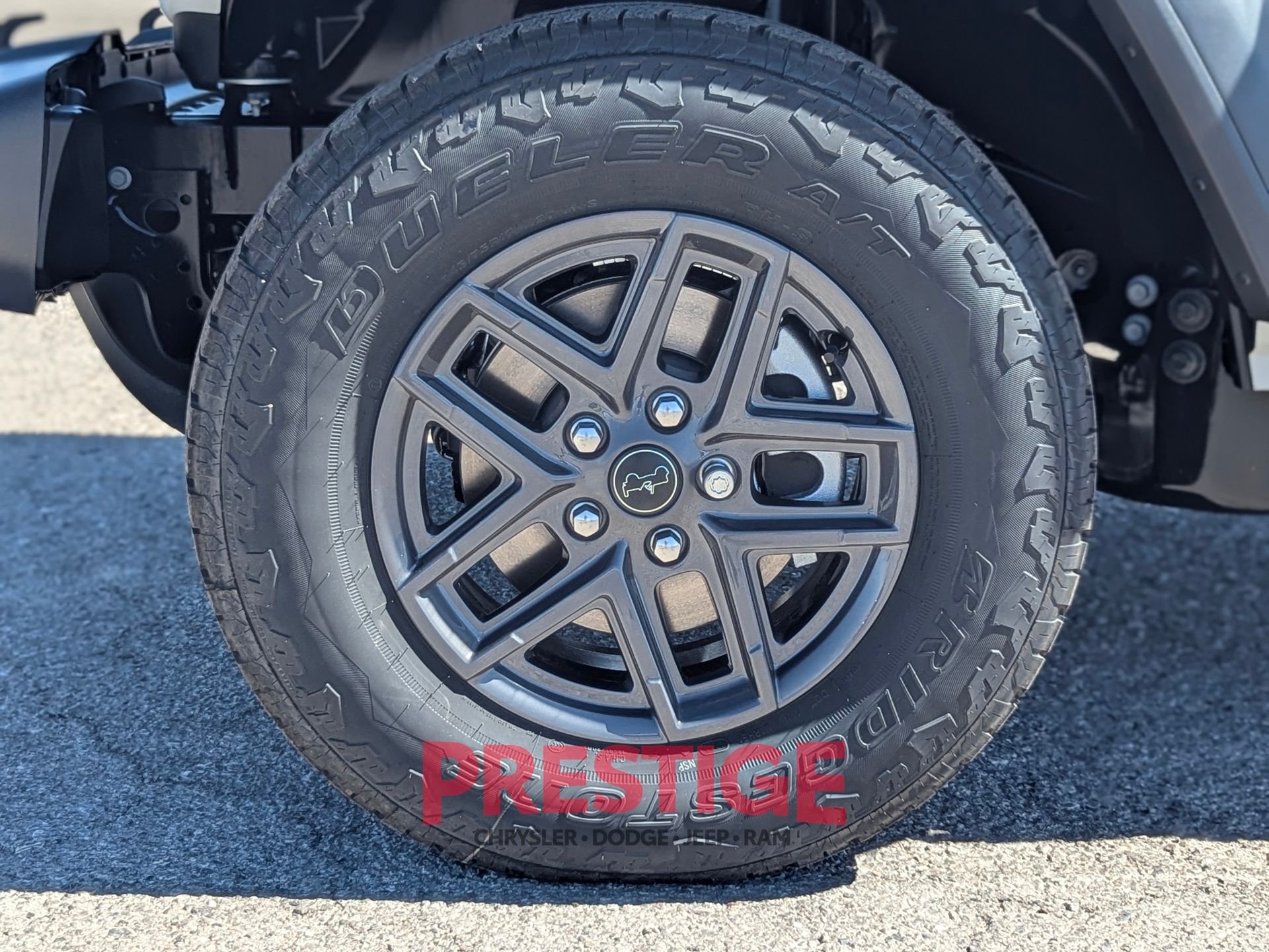 New 2026 Bright White Clear-Coat Exterior Paint Jeep Sport S image 30