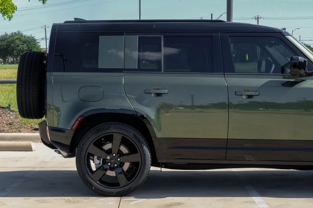 New 2026 Woolstone Green Metallic Land Rover X-Dynamic SE image 8