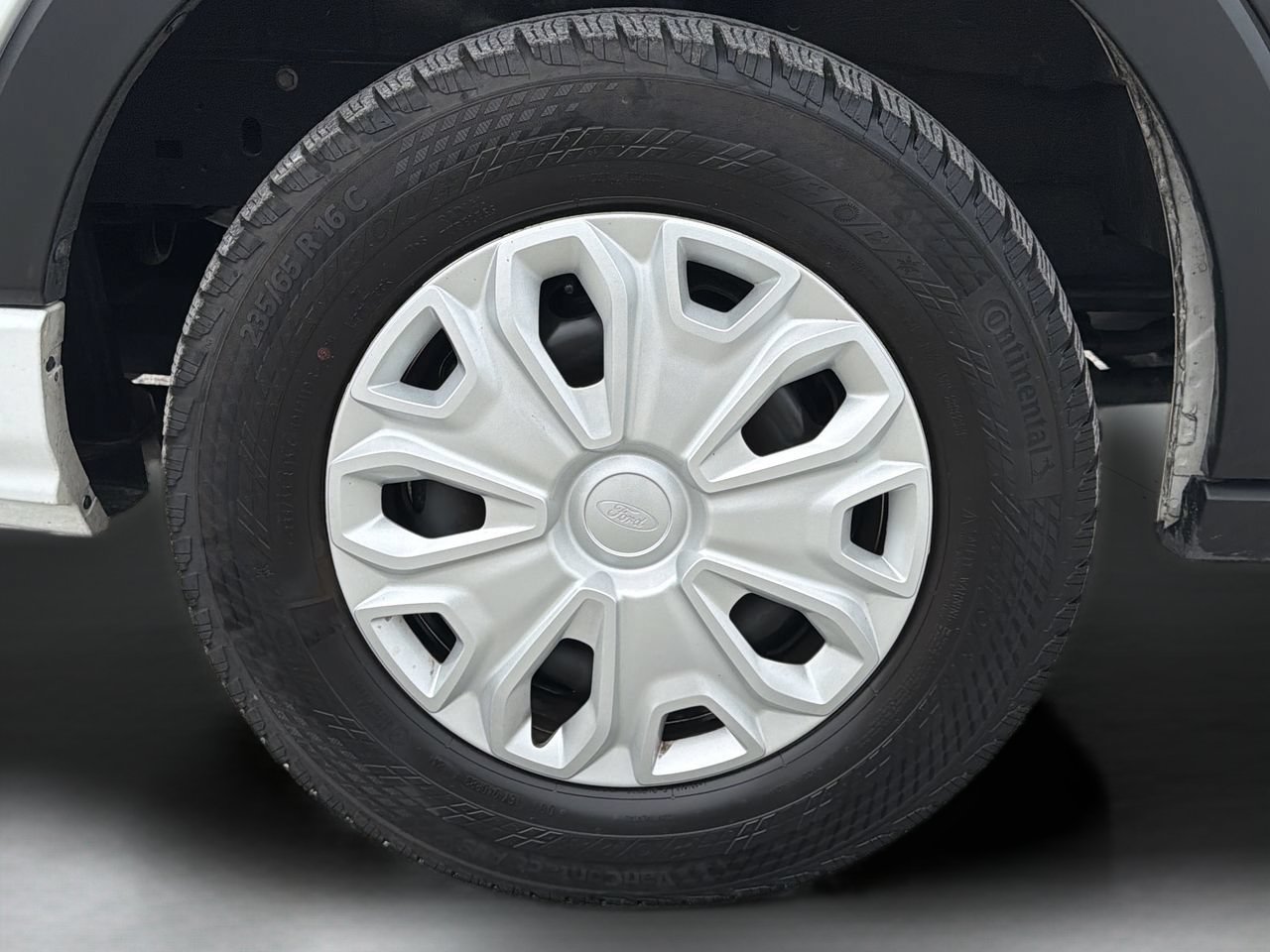 Used 2025 Oxford White Ford XLT image 31