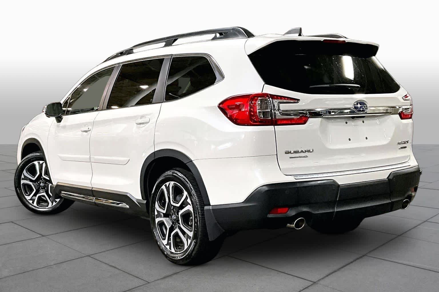 Used 2023 Crystal White Pearl Subaru Limited image 12