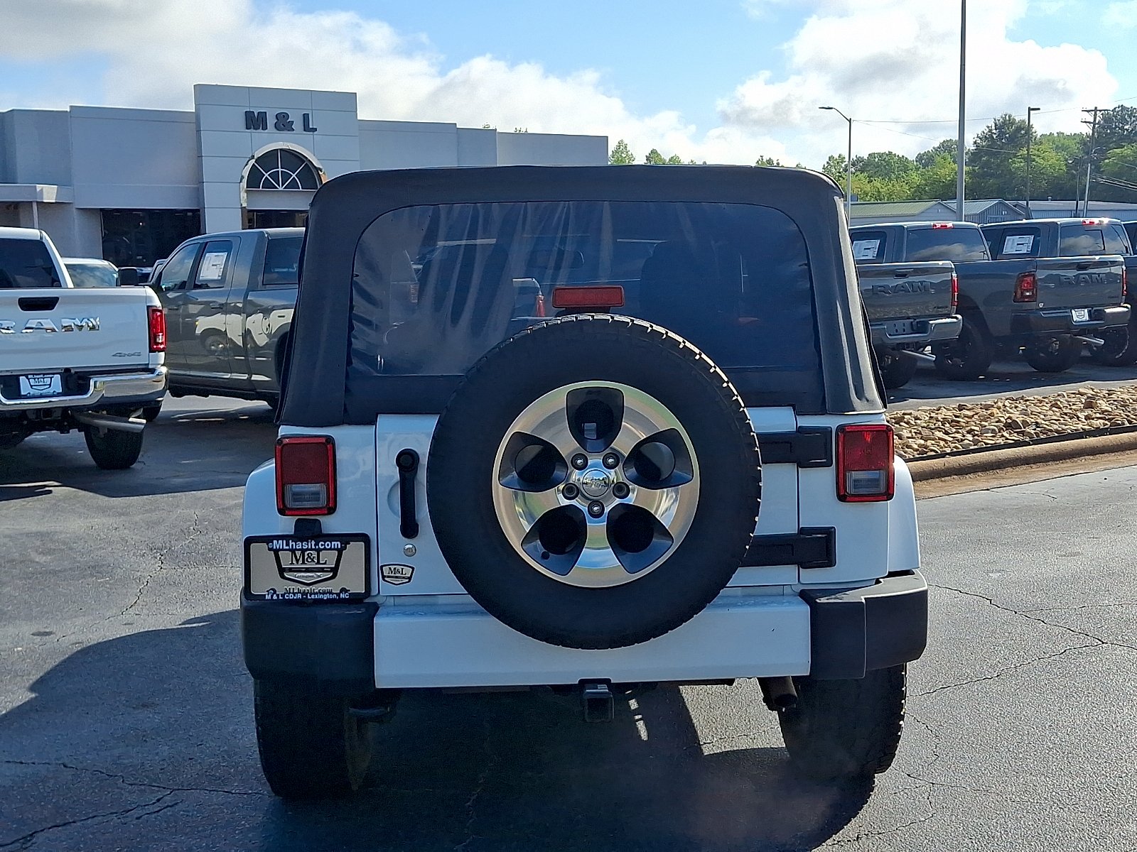 Used 2016 Bright White Clearcoat - PW7 Jeep Sahara image 11