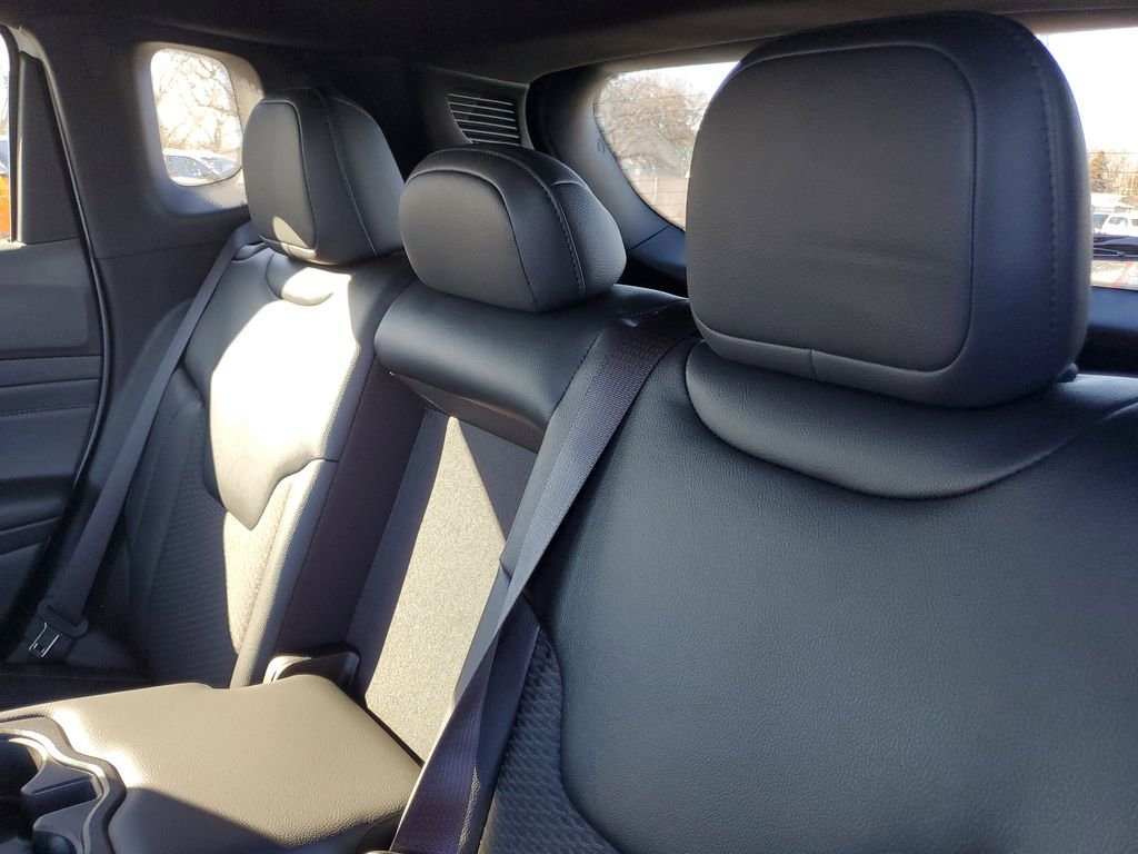 New 2026 Bright White Clearcoat Jeep Latitude image 10