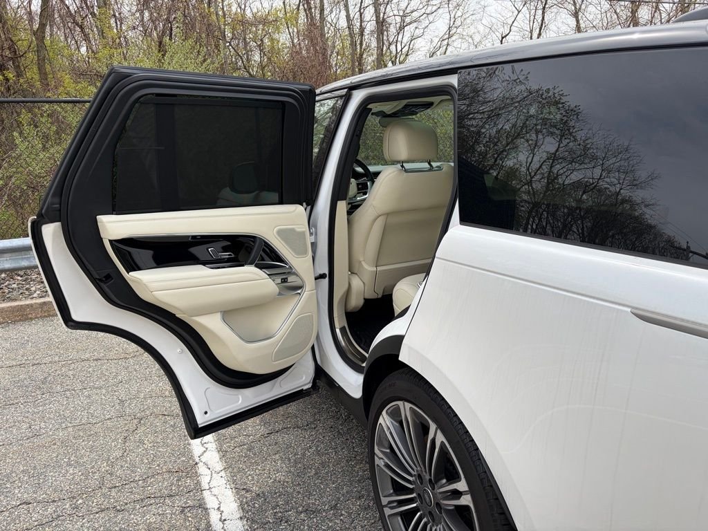 2025 Land Rover Range Rover SE - Photo 12