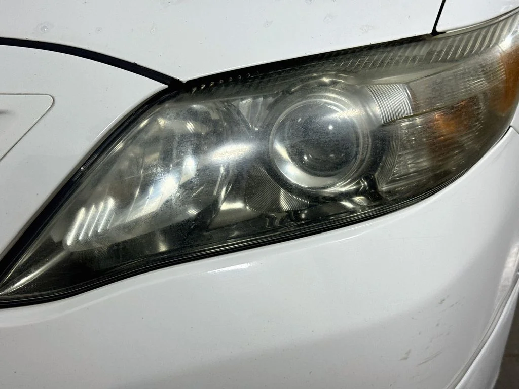 Used 2010 White Toyota LE image 34