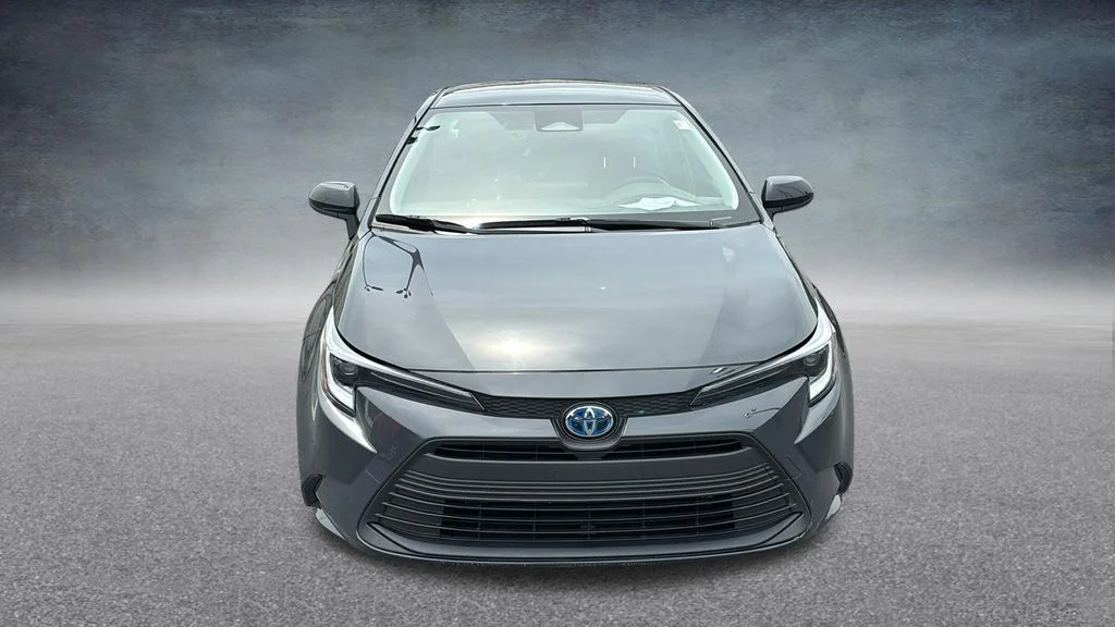 Used 2025  Toyota LE image 7