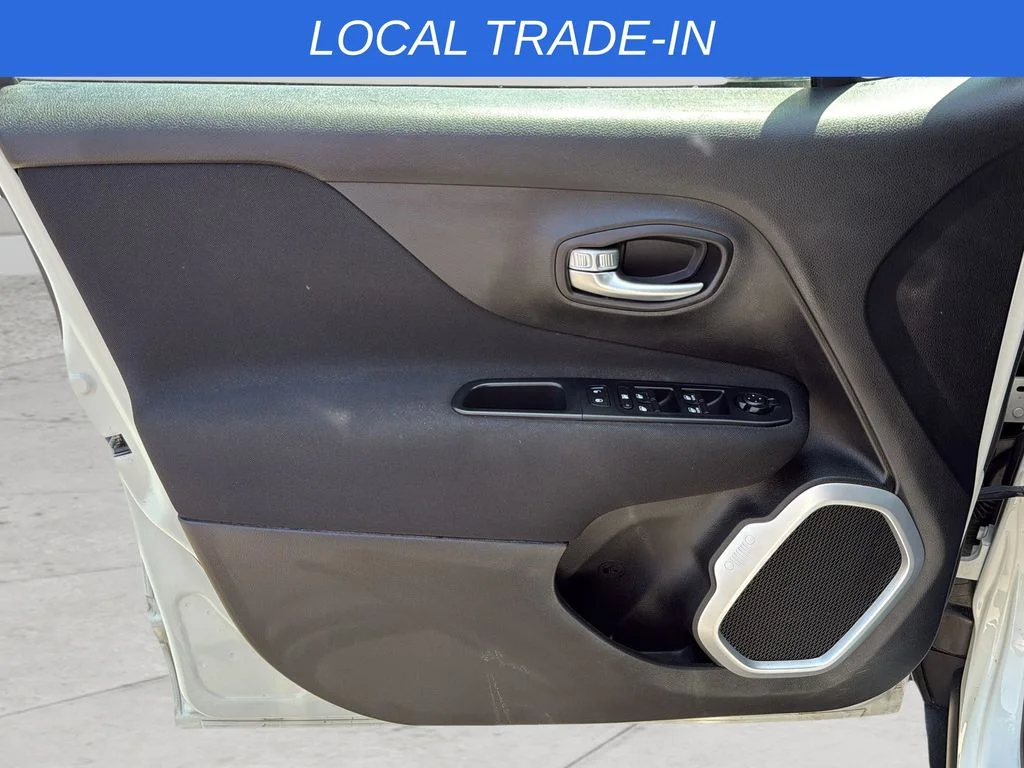Used 2018 White Jeep Latitude image 11