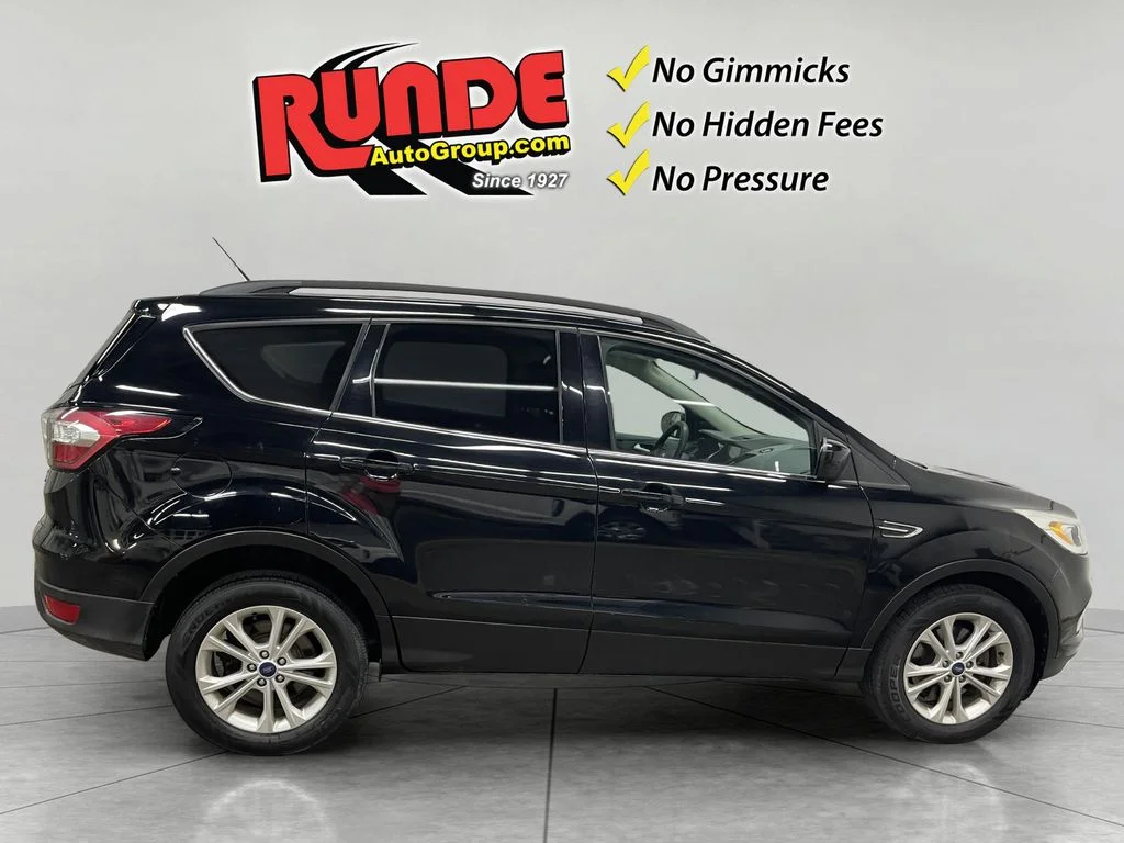 Used 2017 Shadow Black Ford SE image 4