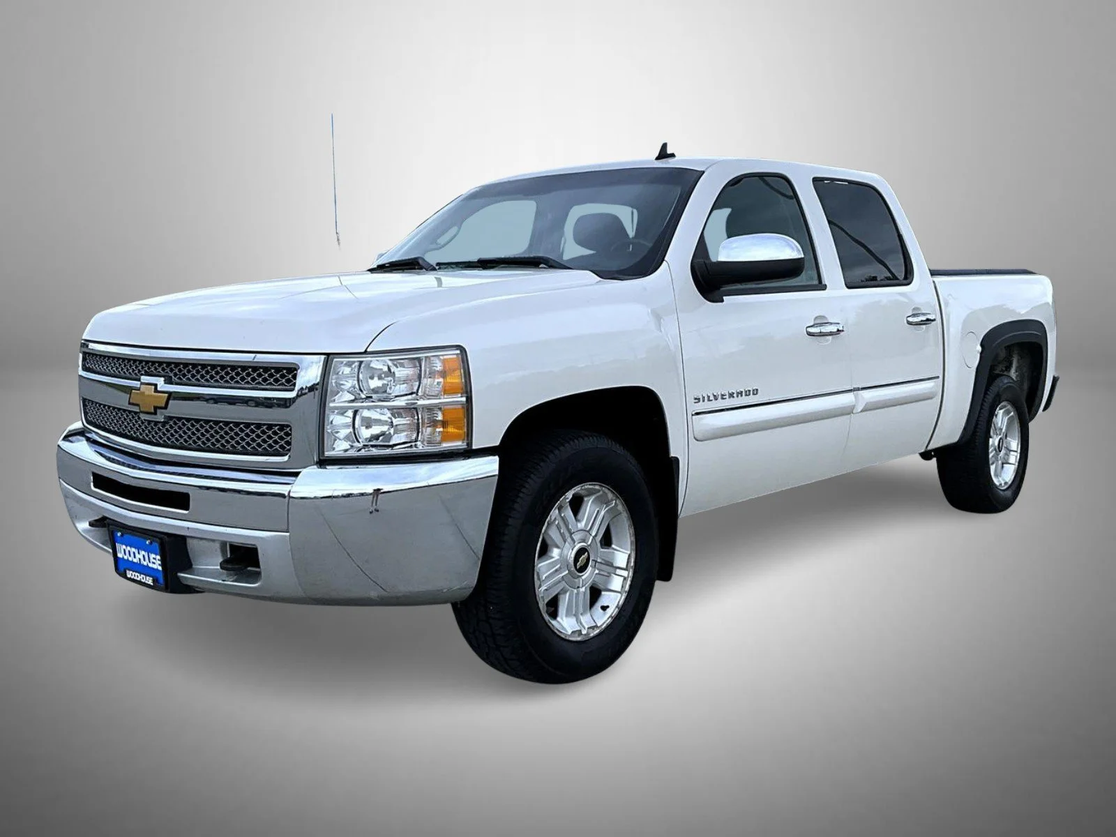Used 2013 White Chevrolet LT image 1