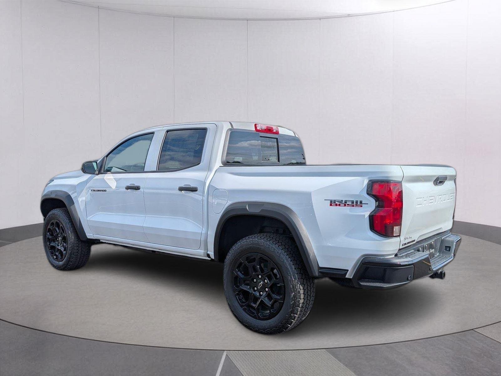 New 2026 Summit White Chevrolet Trail Boss image 5