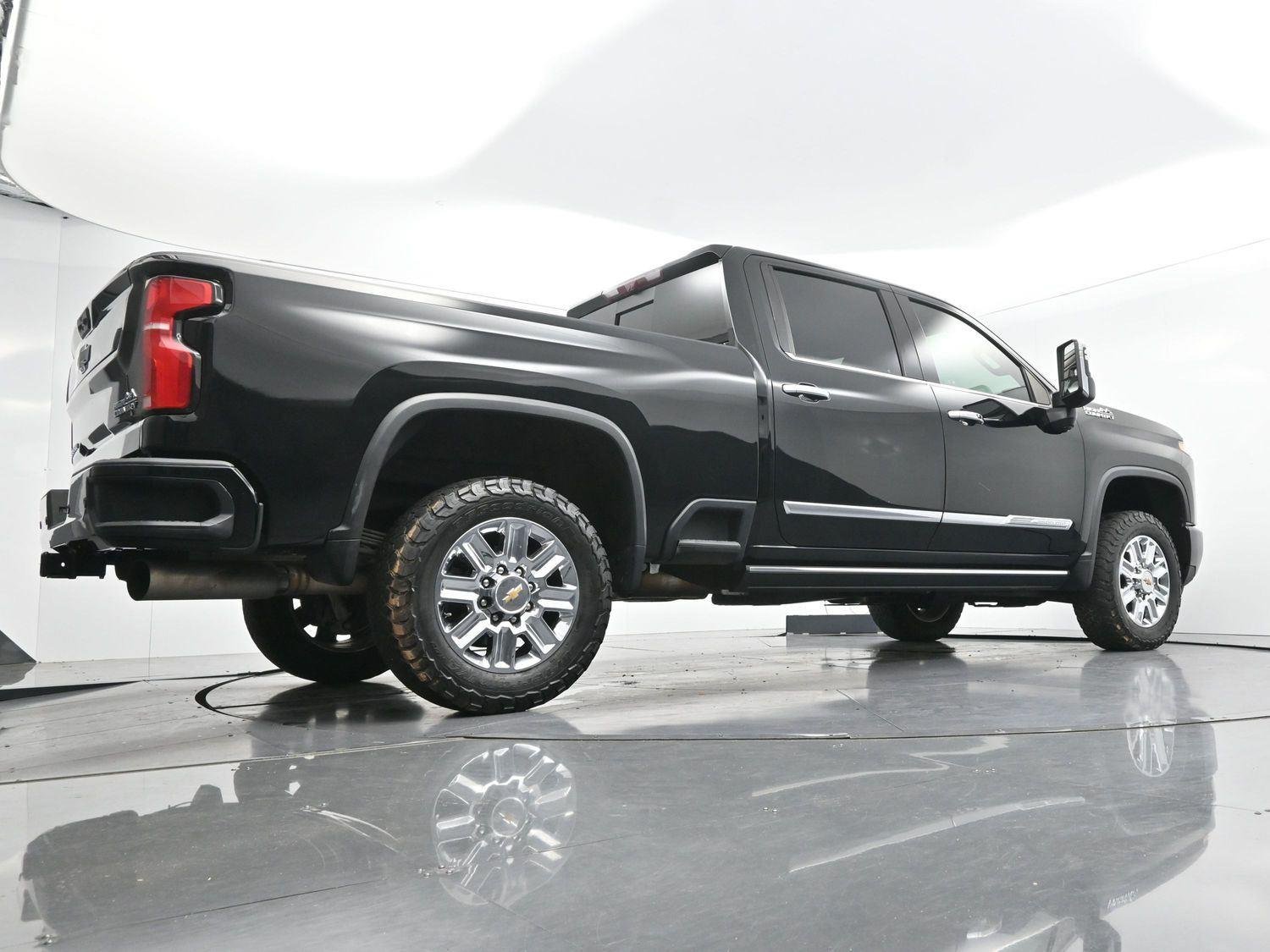 Used 2024 Black Chevrolet High Country image 51