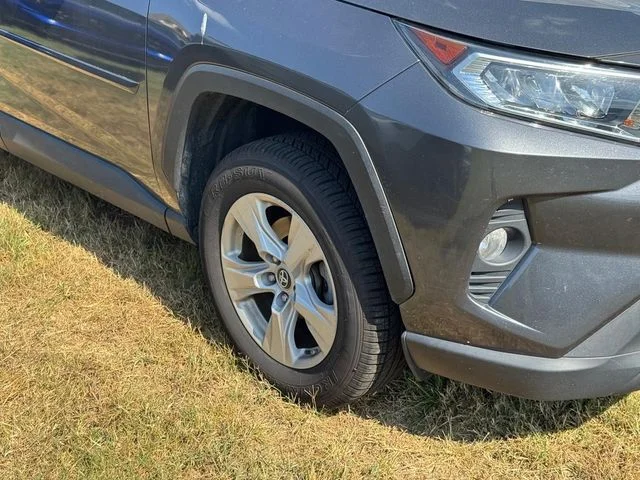 Used 2019 Gray Toyota XLE image 9