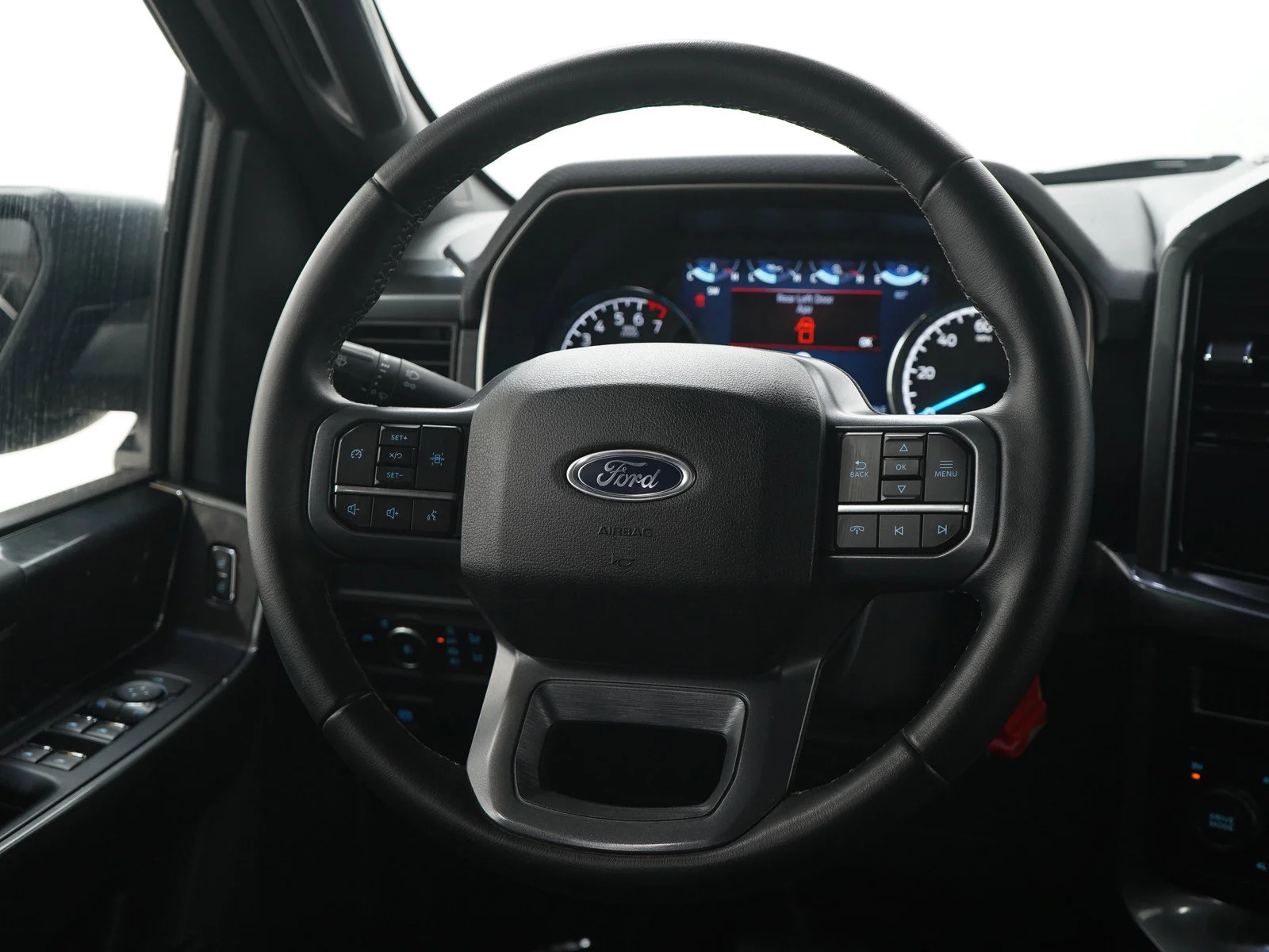 Used 2023 Agate Black Metallic Ford XLT image 16