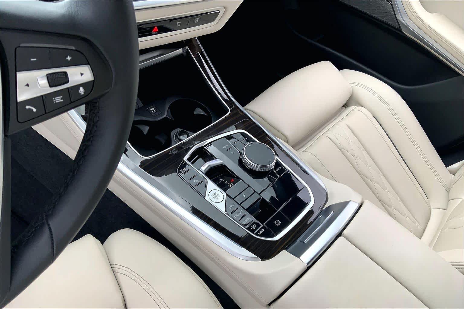 Used 2024 Mineral White Metallic BMW xDrive40i image 15