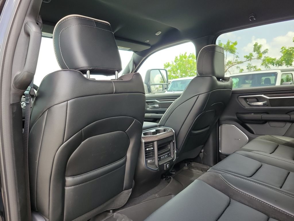 New 2026 Diamond Black Crystal Pearl-Coat Exterior Paint RAM Laramie image 16