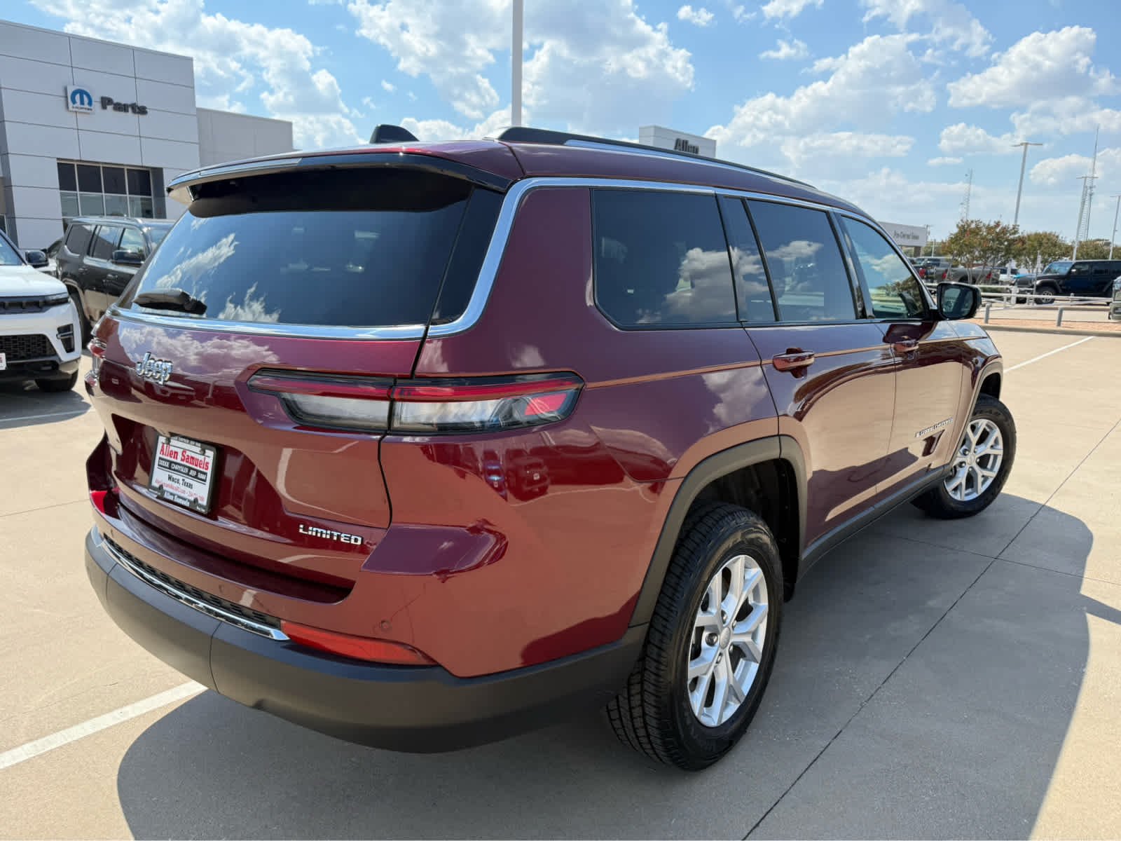 Used 2024 Velvet Red Pearlcoat Jeep Limited image 6
