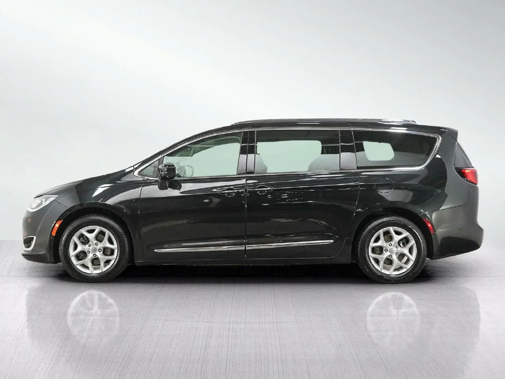 Used 2017 Chrysler Pacifica Touring-L Plus with VIN 2C4RC1EG5HR757164 for sale in Burnsville, Minnesota