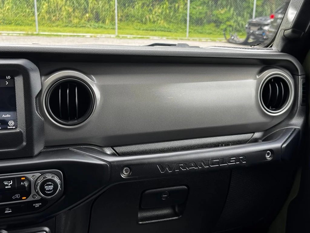 Used 2023 Green Jeep Sport S image 20