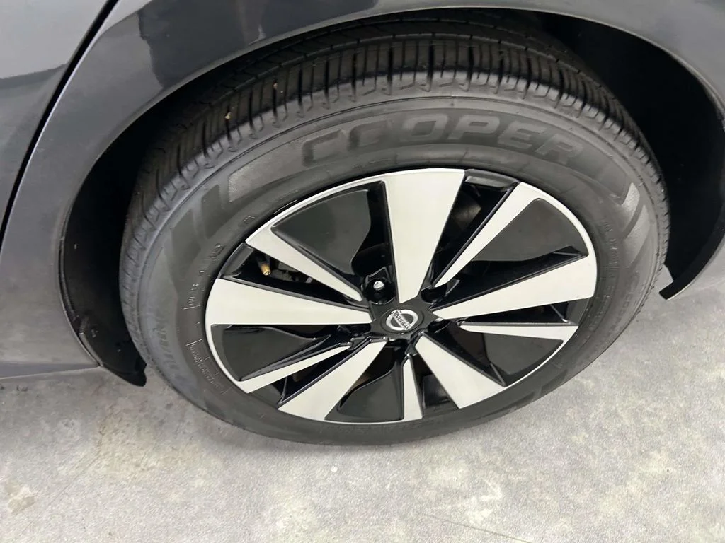 Used 2022 Blue Nissan 2.5 SV image 9