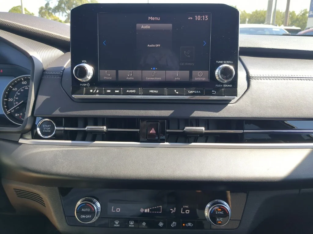 Used 2024 Silver Mitsubishi ES image 20