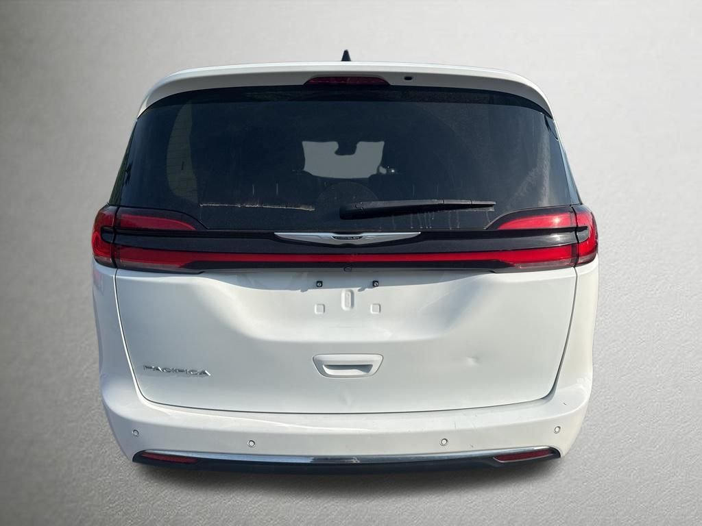 2023 Chrysler Pacifica Touring L's photo