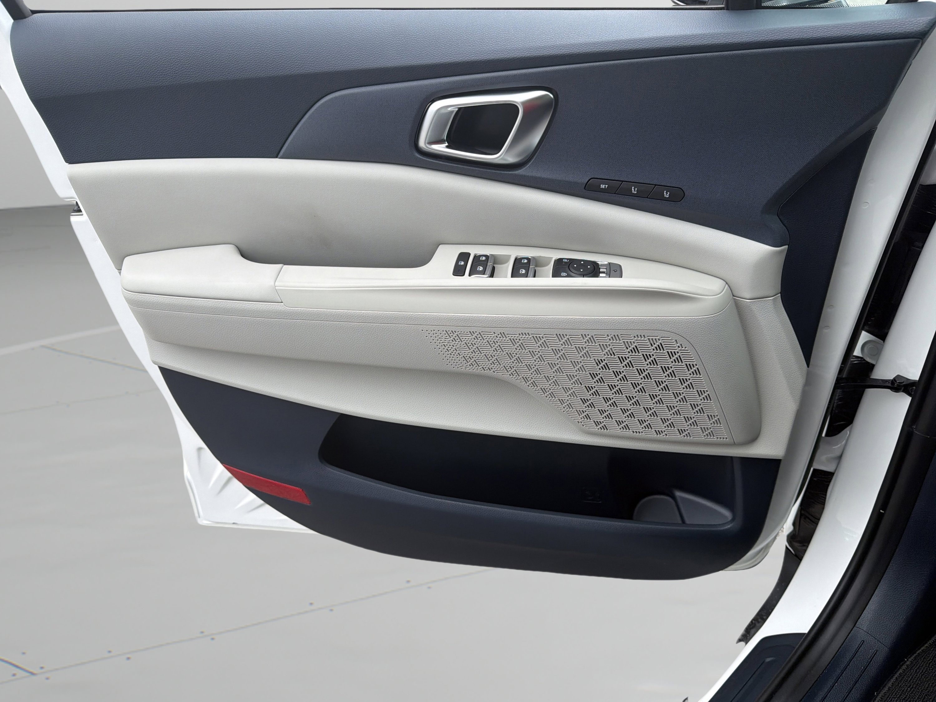 New 2026 Snow White Pearl Kia EX image 16