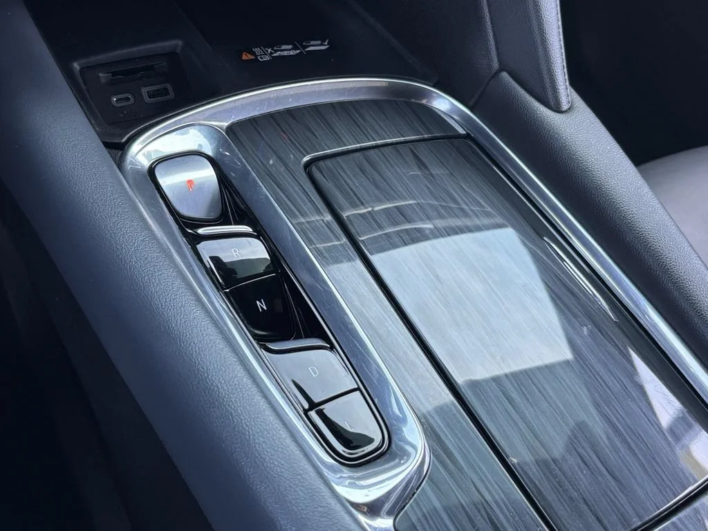 Used 2023 Includes Spectra Gray lower exterior accent color.) Buick Essence image 34