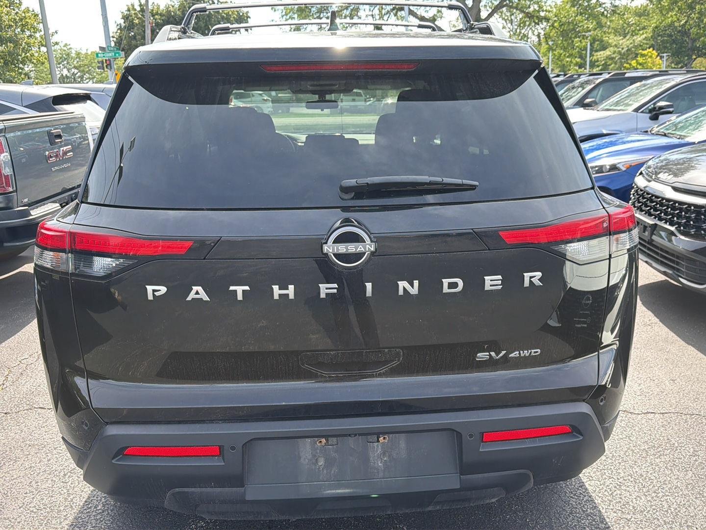 Used 2022 Super Black Nissan SV image 5