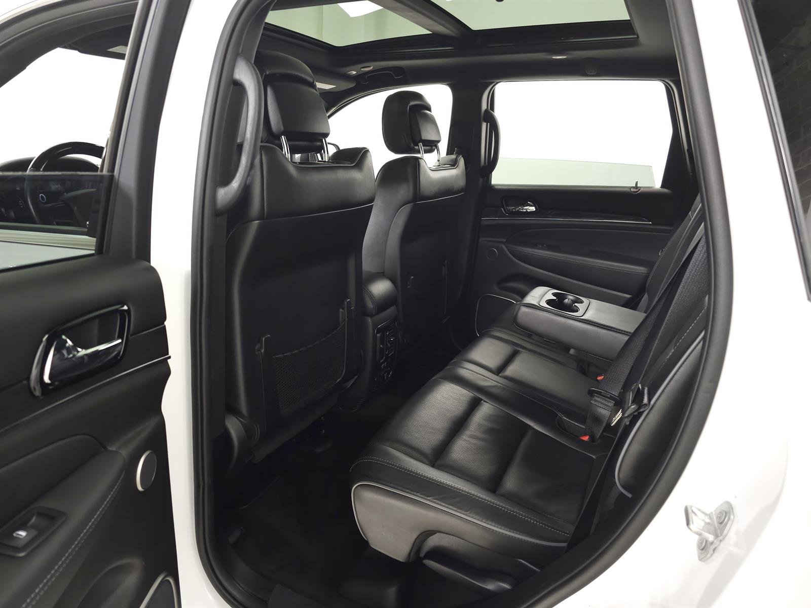 Used 2019 White Jeep Overland image 34
