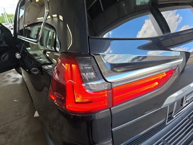 Used 2018 Onyx Black Lexus 570 image 38