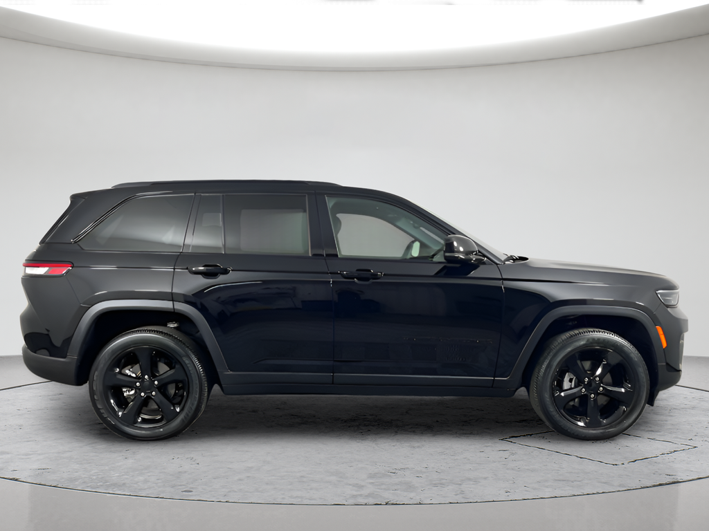 Used 2023 Black Jeep Altitude X image 2
