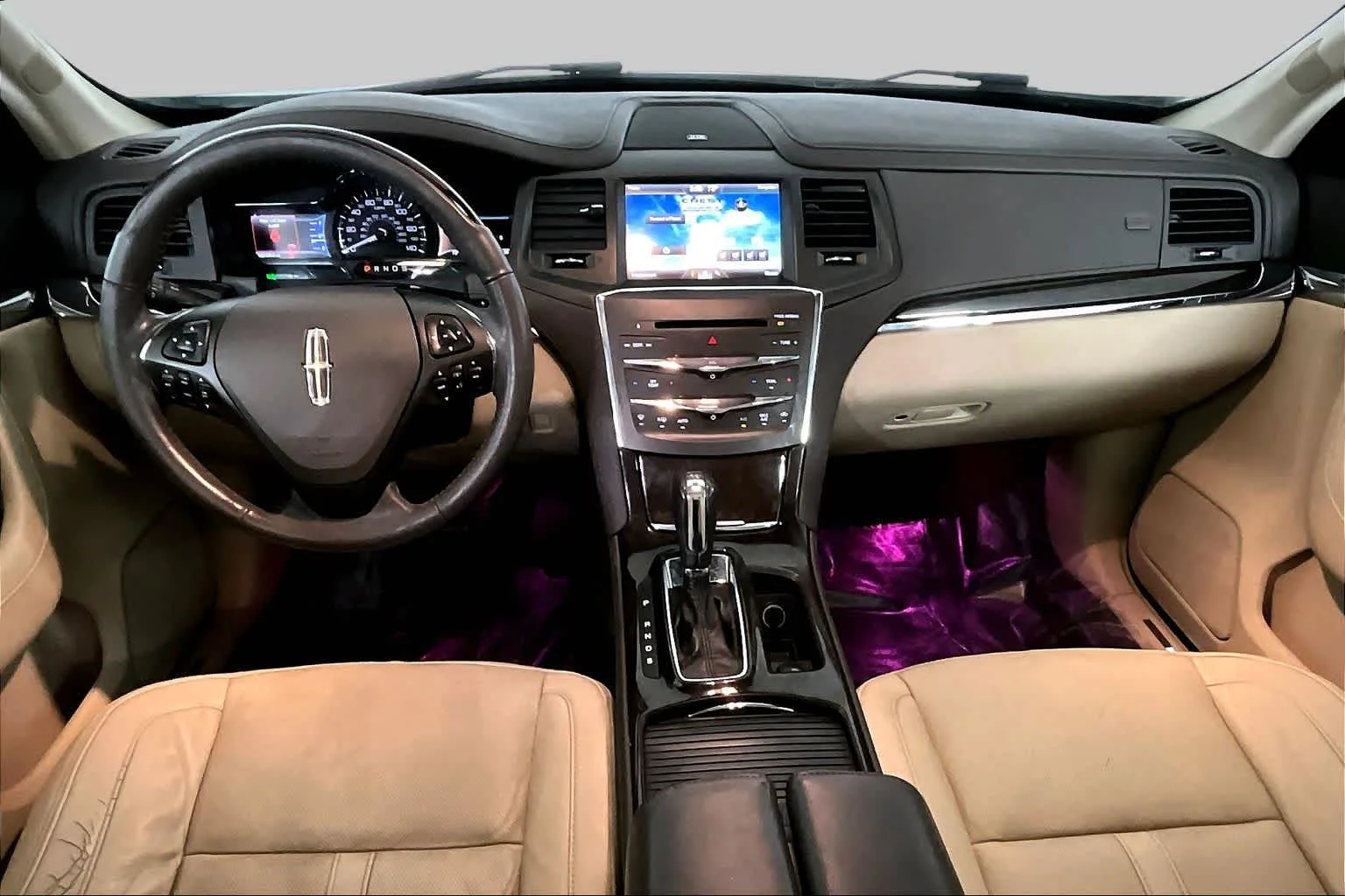 Used 2014 White Platinum Metallic Tri-Coat Lincoln  image 16