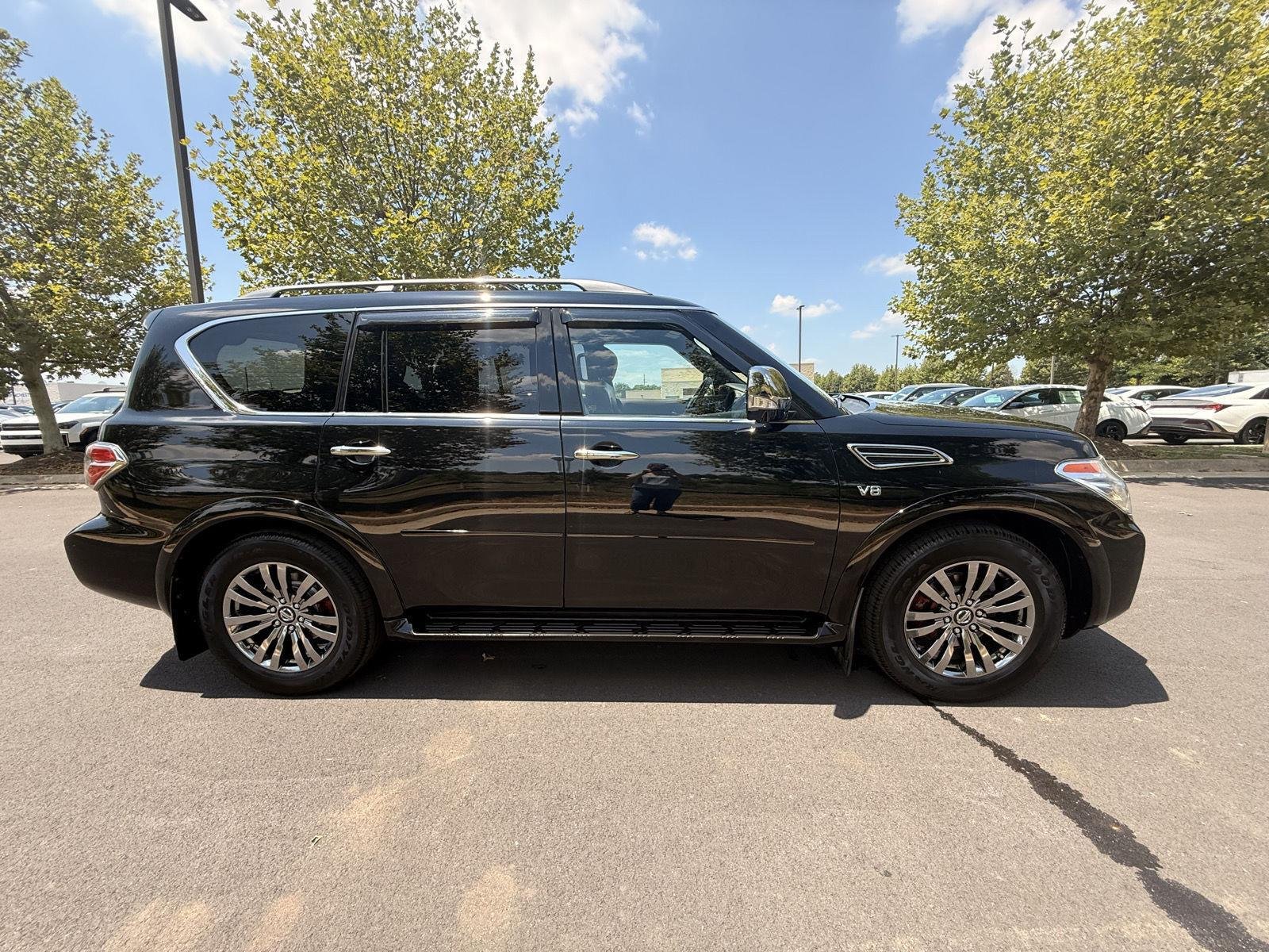 Used 2018 Super Black Nissan Platinum image 4