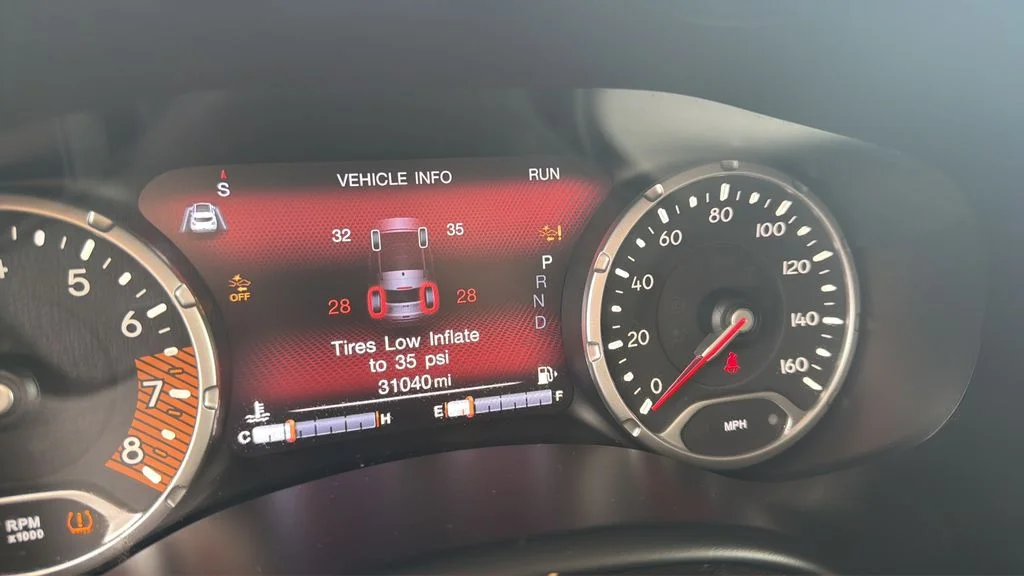 Used 2021 Teal Jeep Latitude image 9