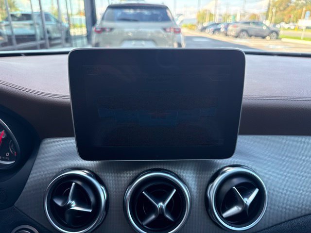 Used 2019 White Mercedes-Benz GLA 250 image 20