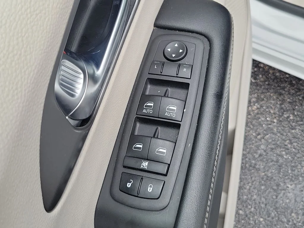 Used 2023 White Chrysler Touring L image 22