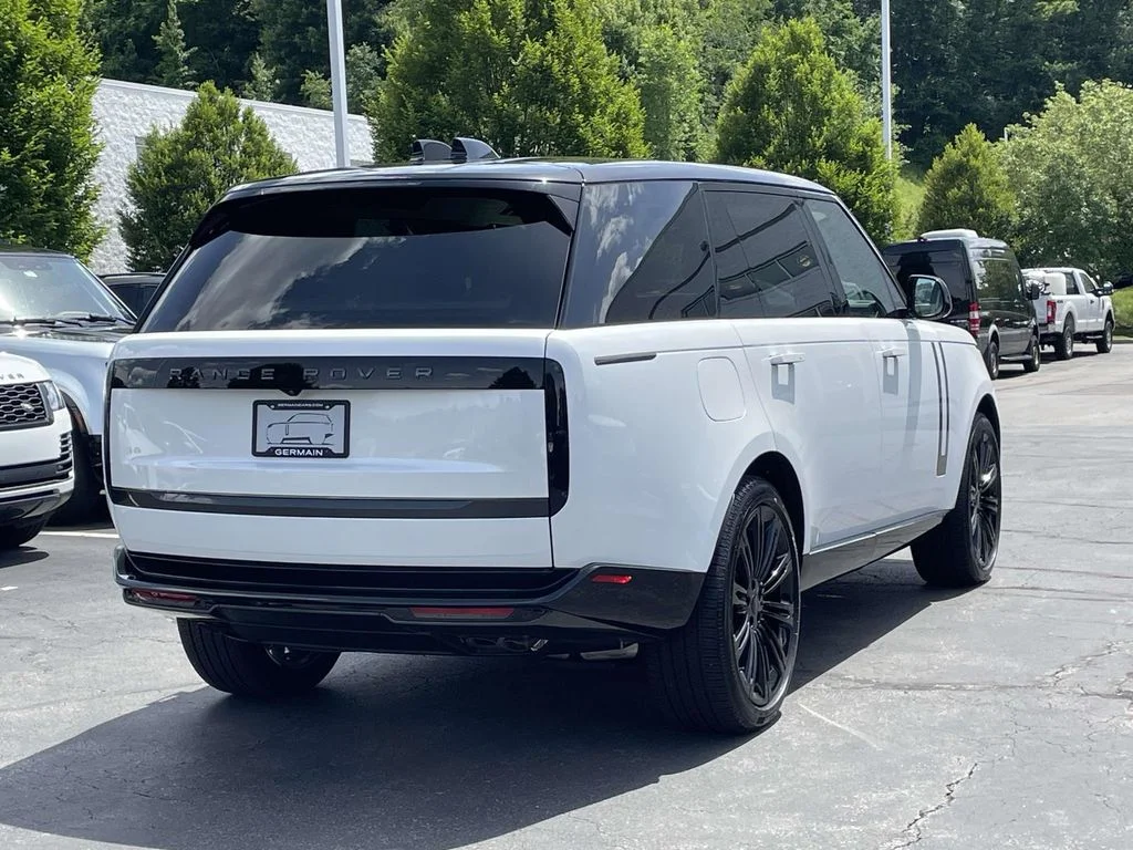 New 2026 Ostuni Pearl White Land Rover Autobiography image 4