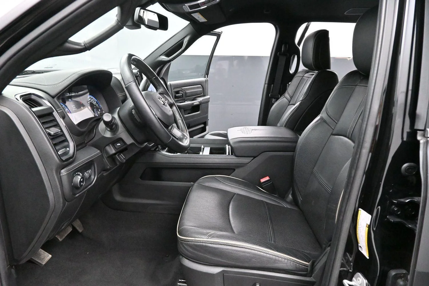 Used 2022 Diamond Black Crystal Pearlcoat Ram Limited image 11