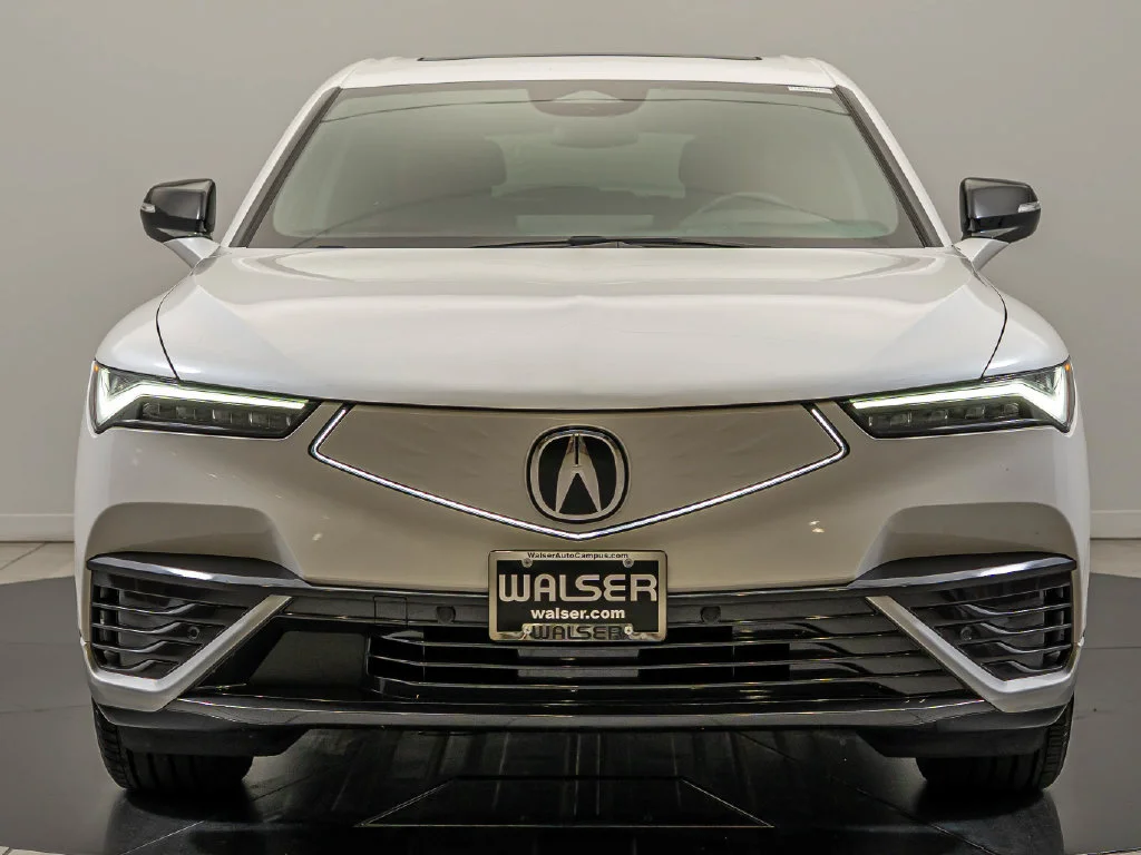 Used 2024 Snowfall Pearl Acura  image 2