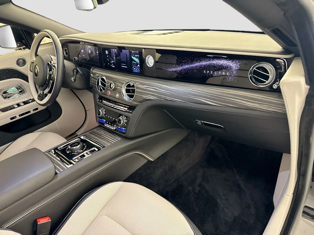 Used 2024 Black Rolls-Royce  image 32