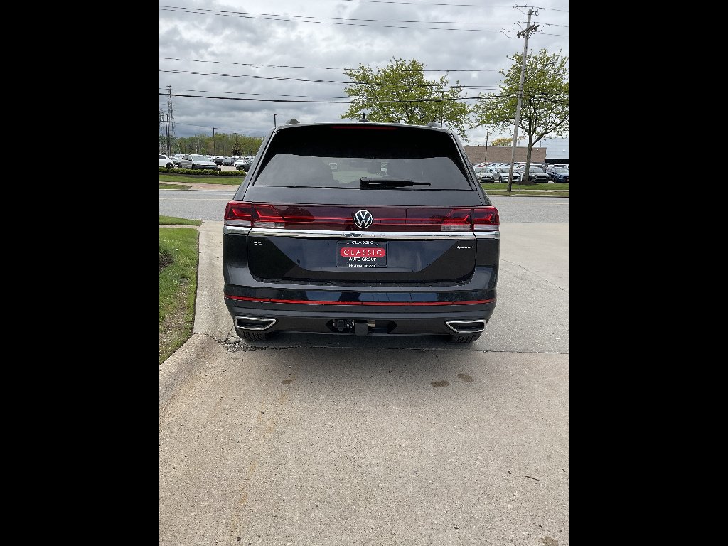 New 2026 Deep Black Pearl Volkswagen SE 4Motion image 4