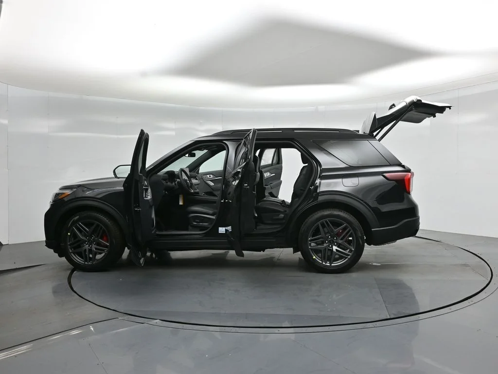 New 2026 Agate Black Metallic Ford ST image 35