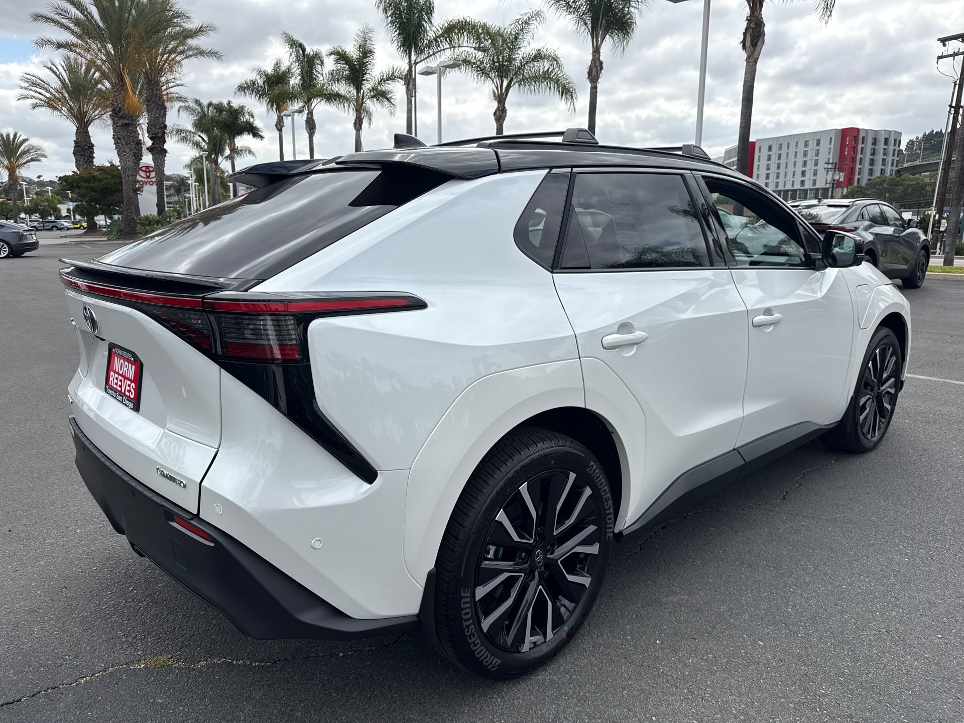 New 2026 Wind Chill Pearl with Midnight Black Metallic roof <sup>1</sup> Toyota  Limited image 14