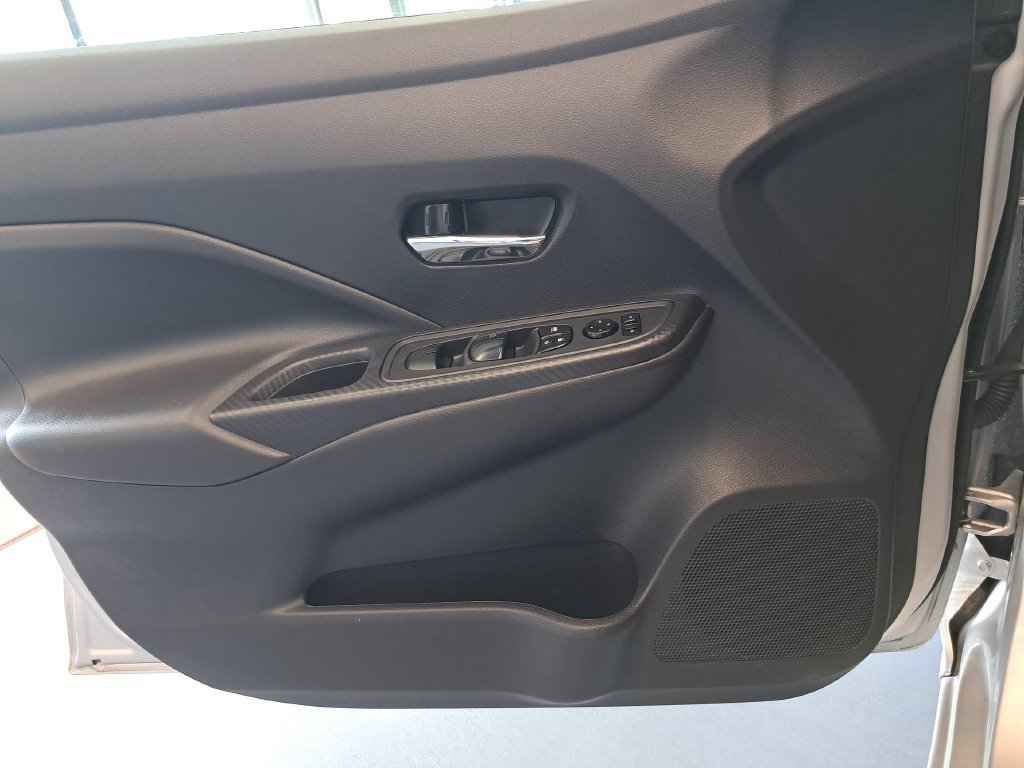 Used 2025 Silver Nissan 1.6 SV image 18