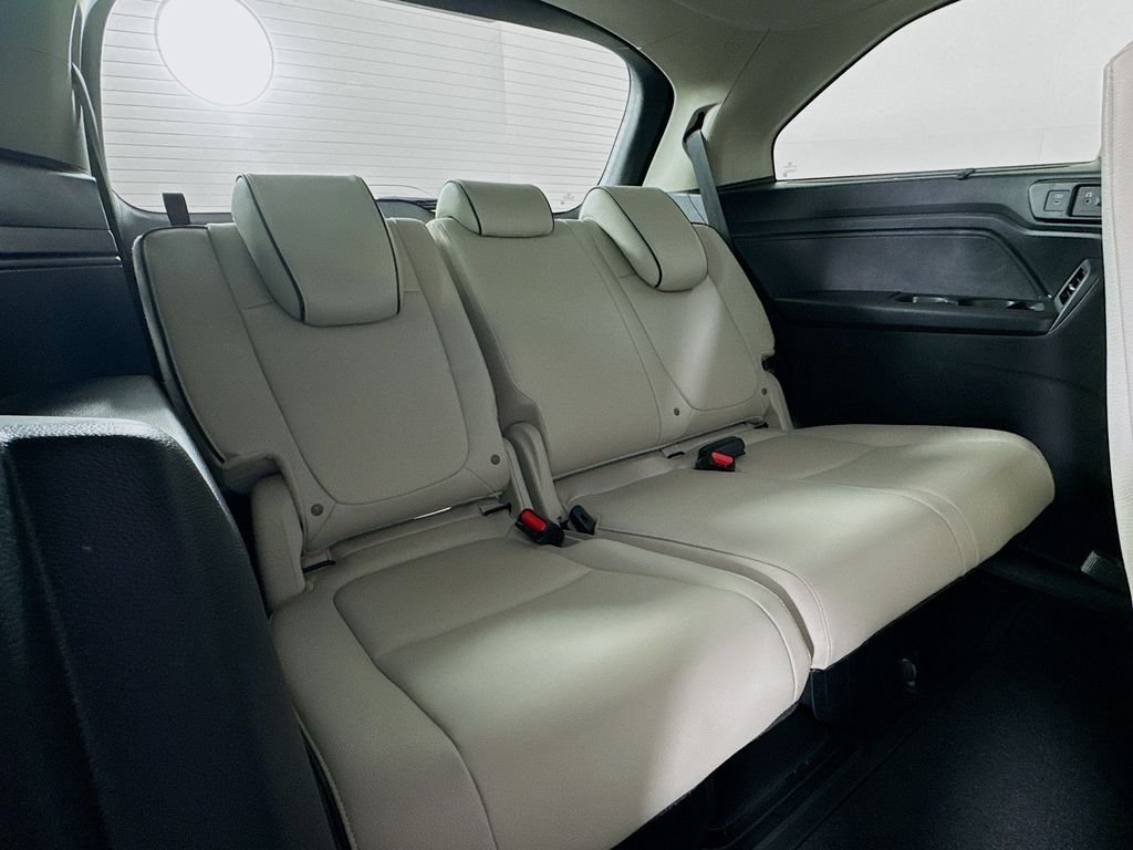 New 2026 Solar Silver Metallic Honda Touring image 39